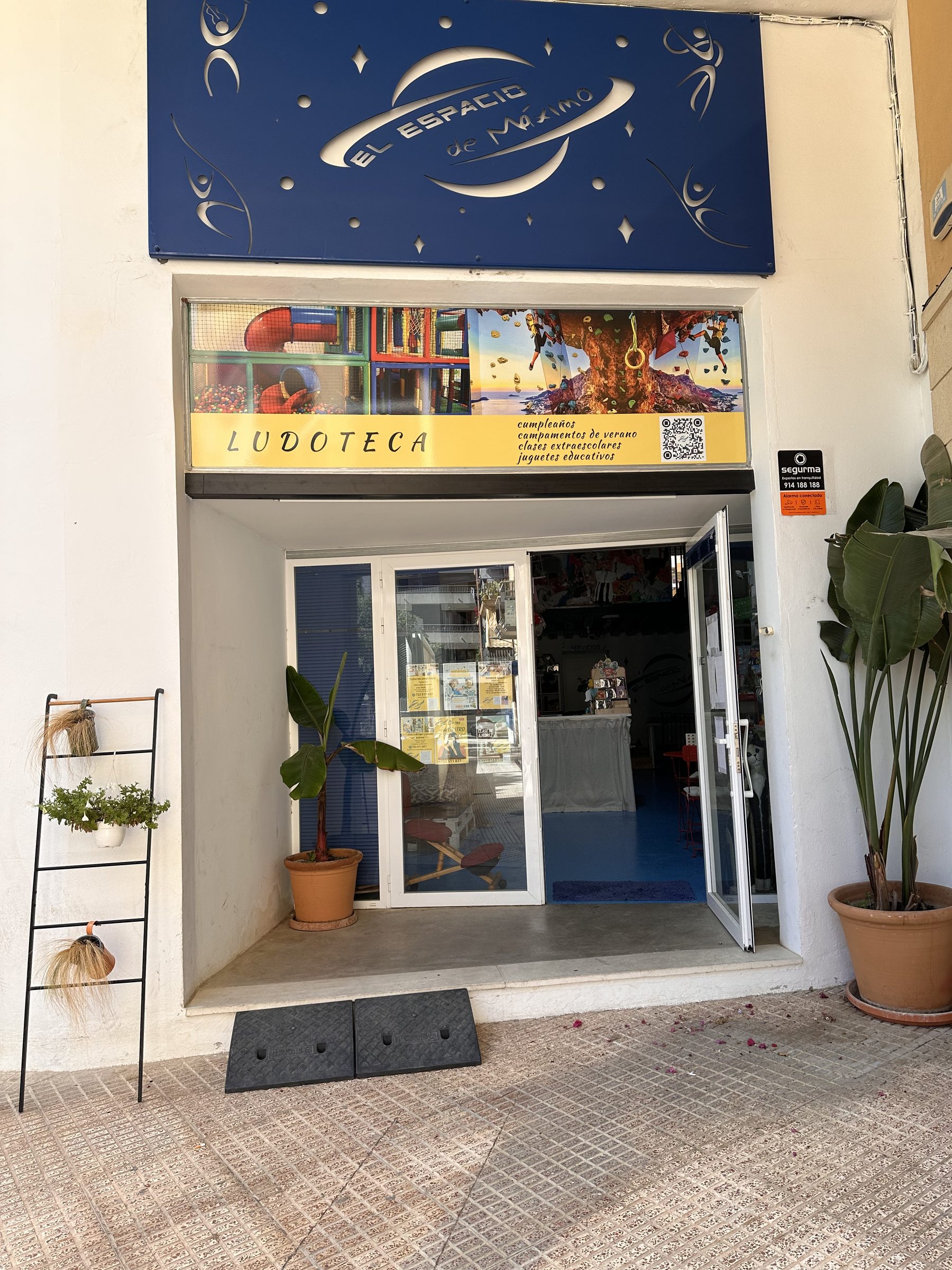 Acceso de El Espacio de Máximo