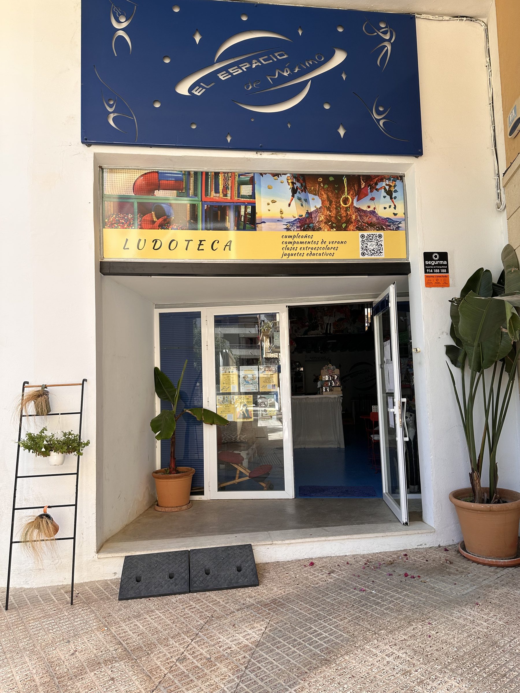 Fachada de El Espacio de Máximo